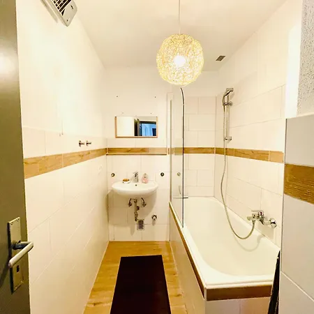 Balkon, Highspeed Wlan, Fuer 4 Personen * ニュルンベルク